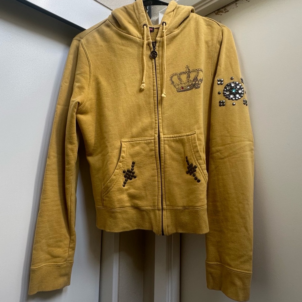 T Party Fashion Mustard Hoodie with Crown and Skull Design
